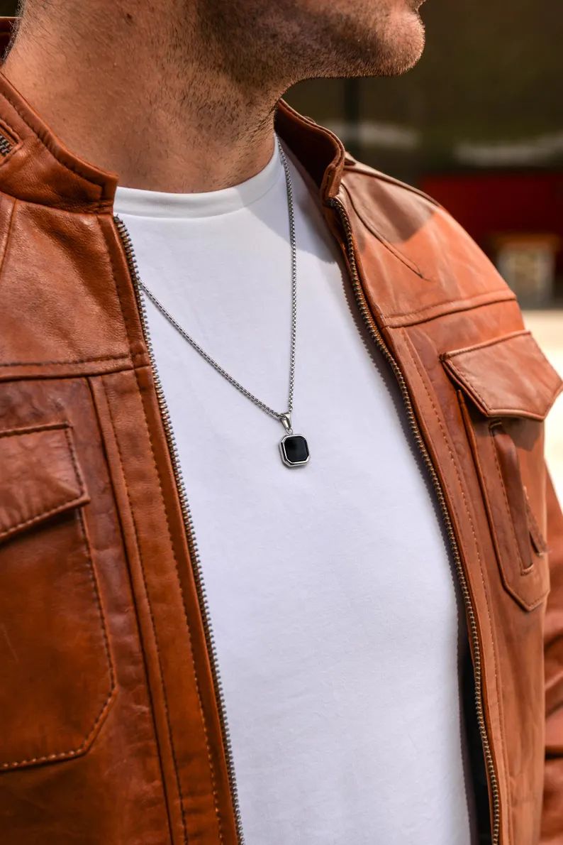 NOIR EDGE ONYX PENDANT